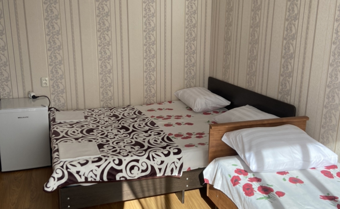 3-х местный номер на 3-ем этаже с балконом. Гостевой дом У Сергея и Веры . Гагра 3-х местный номер на 3-ем этаже с балконом. Гостевой дом У Сергея и Веры . Гагра