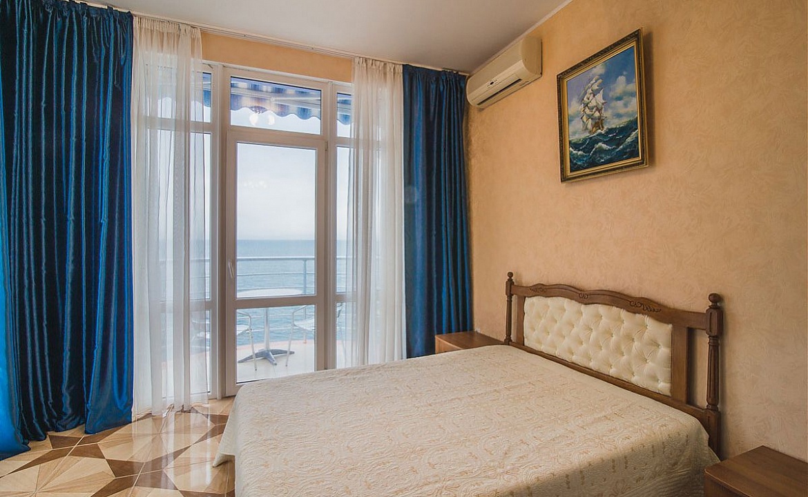 Студия (вид на море). Hotel & Osteophaty center "Lotus". Утёс