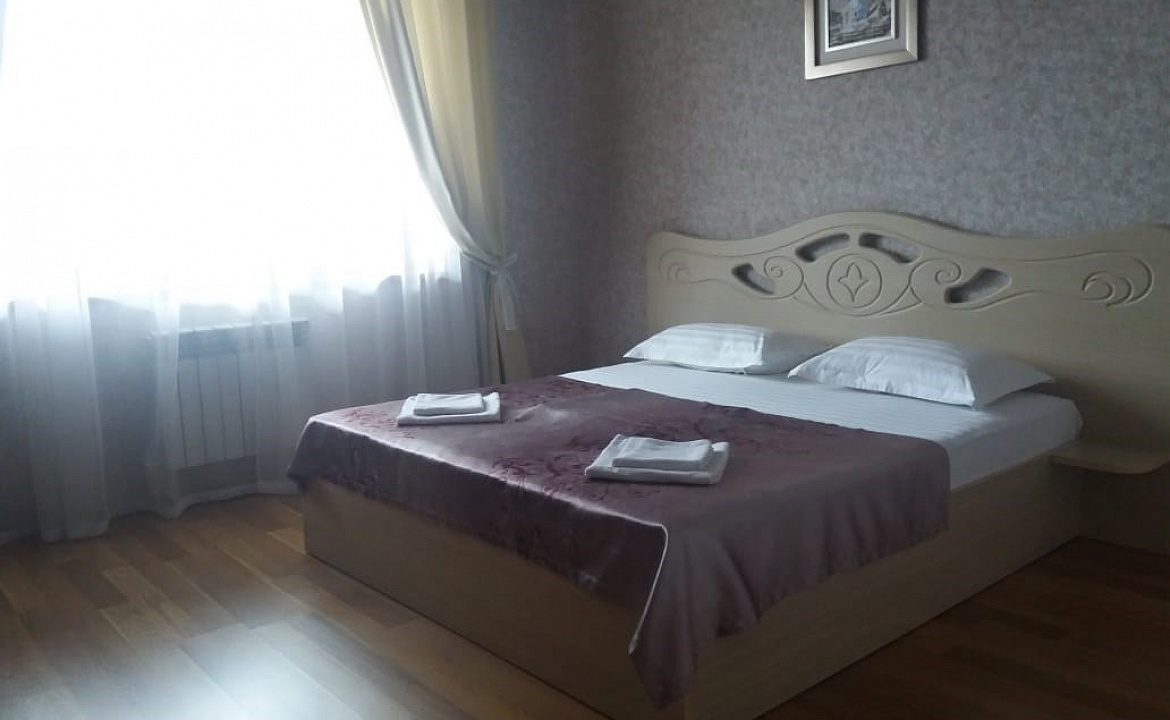 Апартаменты трехкомнатные с отдельным входом на 1 этаже 9. Гостевой дом Лиана. Ливадия