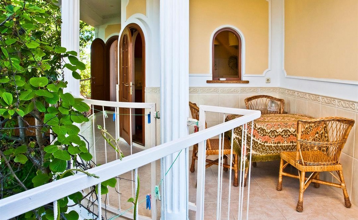 Стандартный Номер для троих. Частный коттедж "Соколиное Гнездо". Малореченское