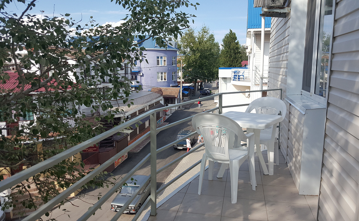 Люкс со смежным балконом 3хместный. Отель АСТОН. Нижнее Джемете