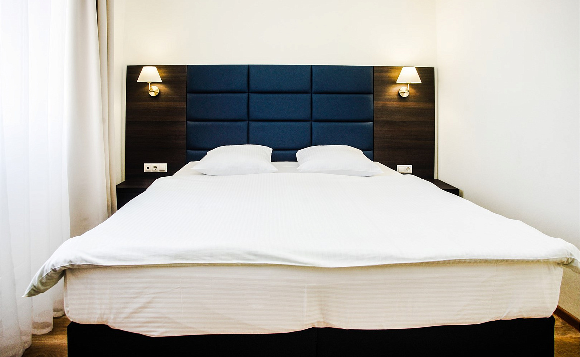 Стандартный с 2 кроватями. Отель Капитан Морей. Анапа