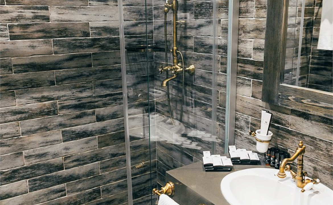 Люкс с видом на реку. Бутик-отель "Кижи". Красная Поляна