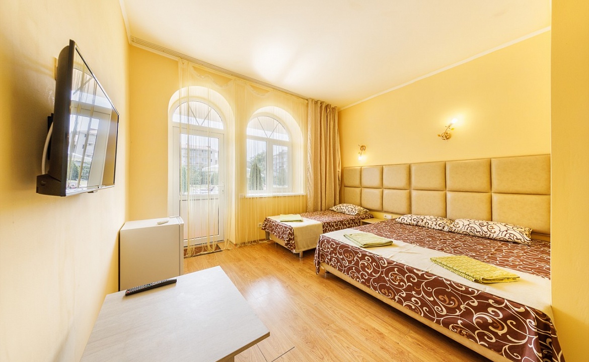 3-местный с террасой / балконом. База отдыха "Тюльпан". Витязево