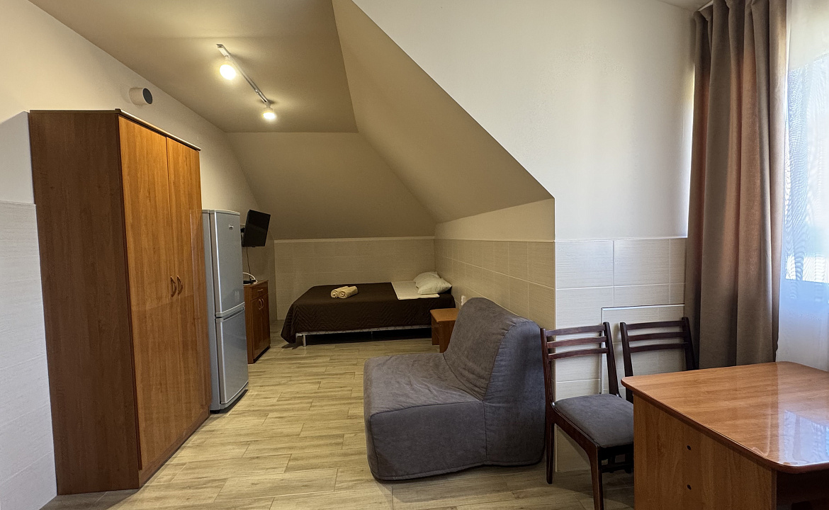 4-х местный номер / 4-х местный номер (мансарда). Гостевой дом «Акварель». Ольгинка