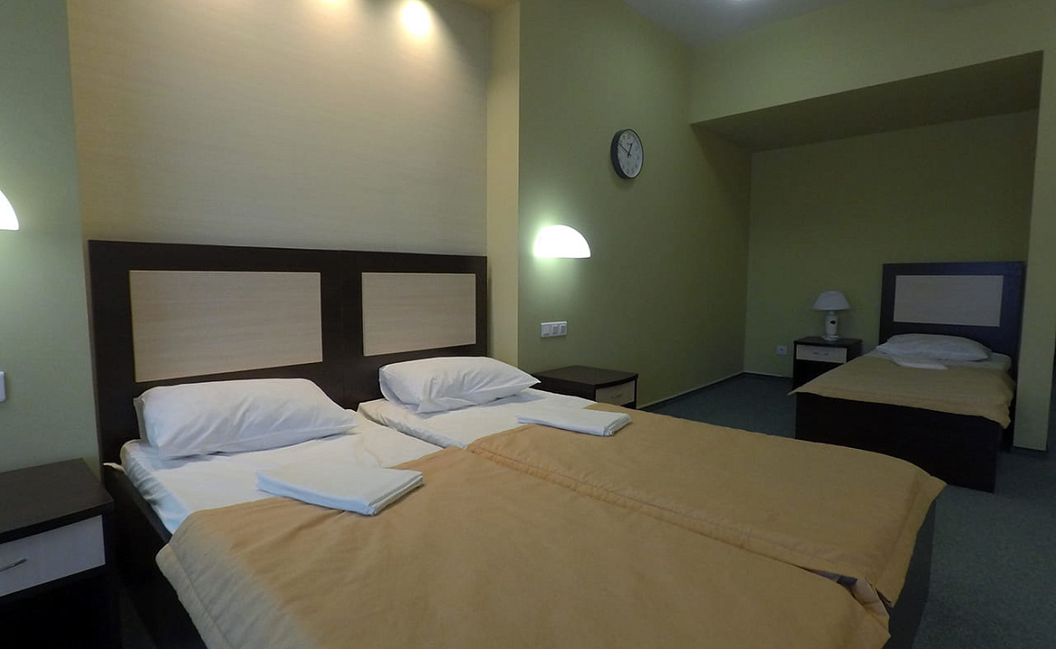 Отель. Трехместный с 3 односпальными кроватями. Отель/Хостел «Терминал Адлер». Адлер