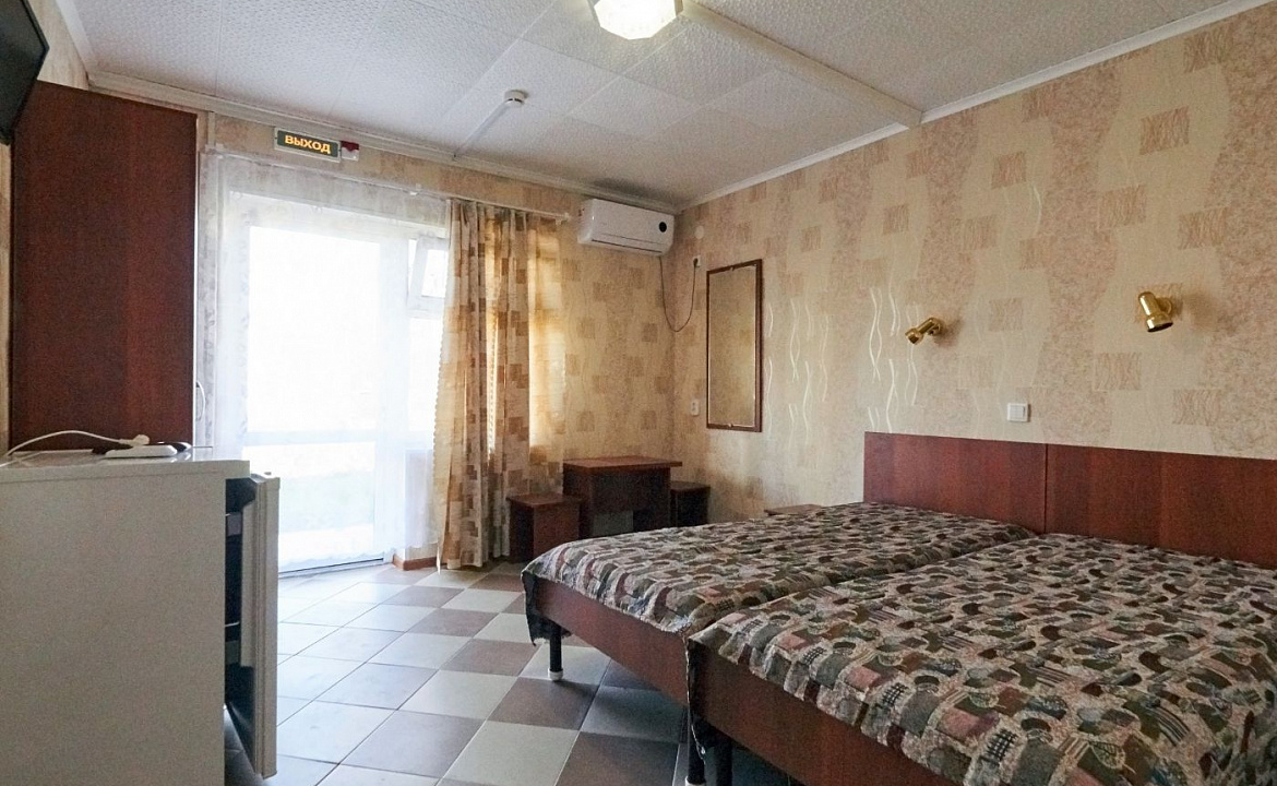 СТАНДАРТ 2Х МЕСТНЫЙ НОМЕР КОРПУС №7, 1 ЭТАЖ ВХОД В НОМЕР С УЛИЦЫ И 2 ЭТАЖ ВХОД С ОБЩЕГО БАЛКОНА. База отдыха "Ока". Благовещенская