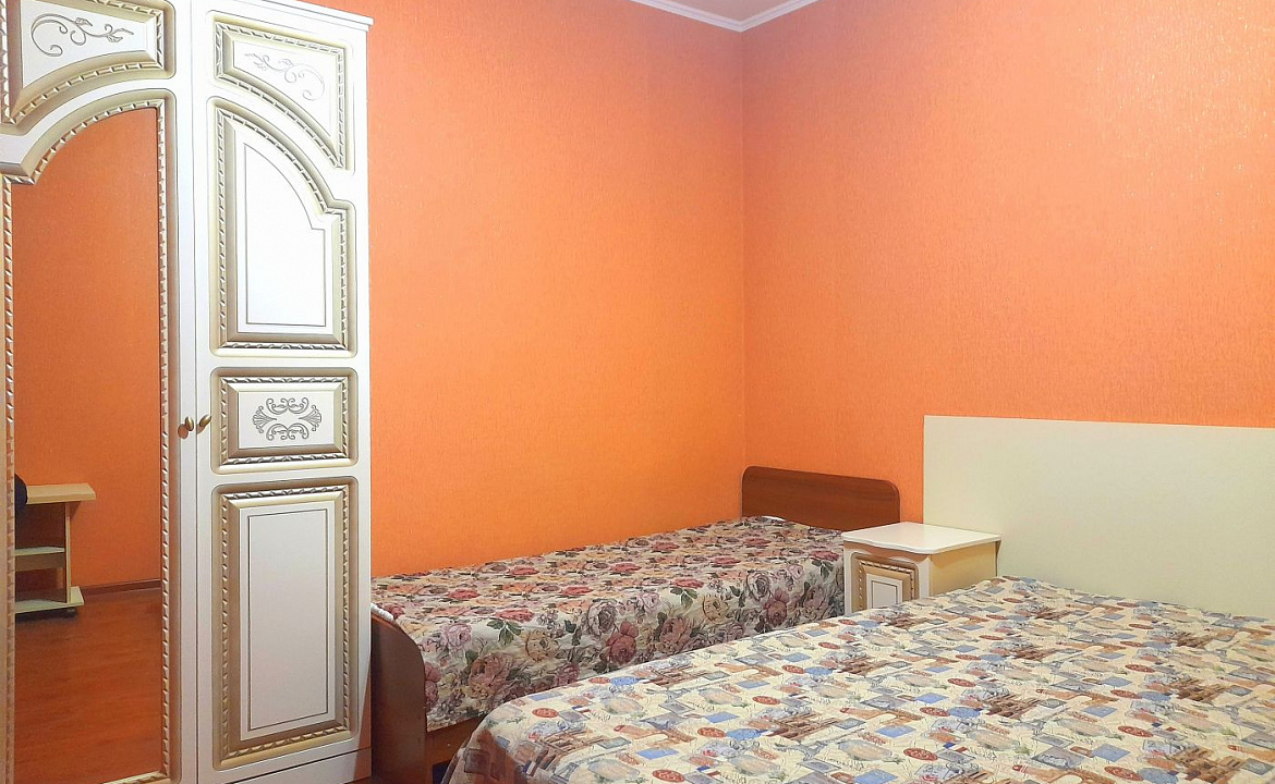 Трёхместный эконом. Гостевой дом Южный берег.. Адлер