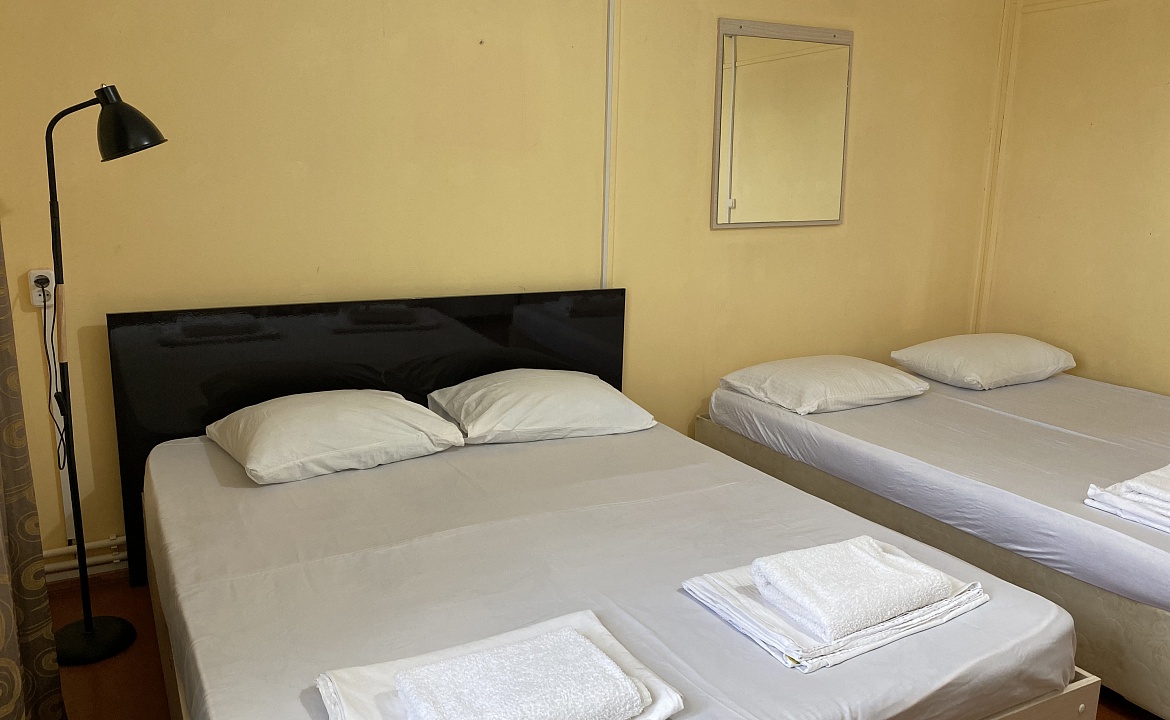 Четырёхместный . Гостевой дом АКВАТОРИЯ . Кучугуры