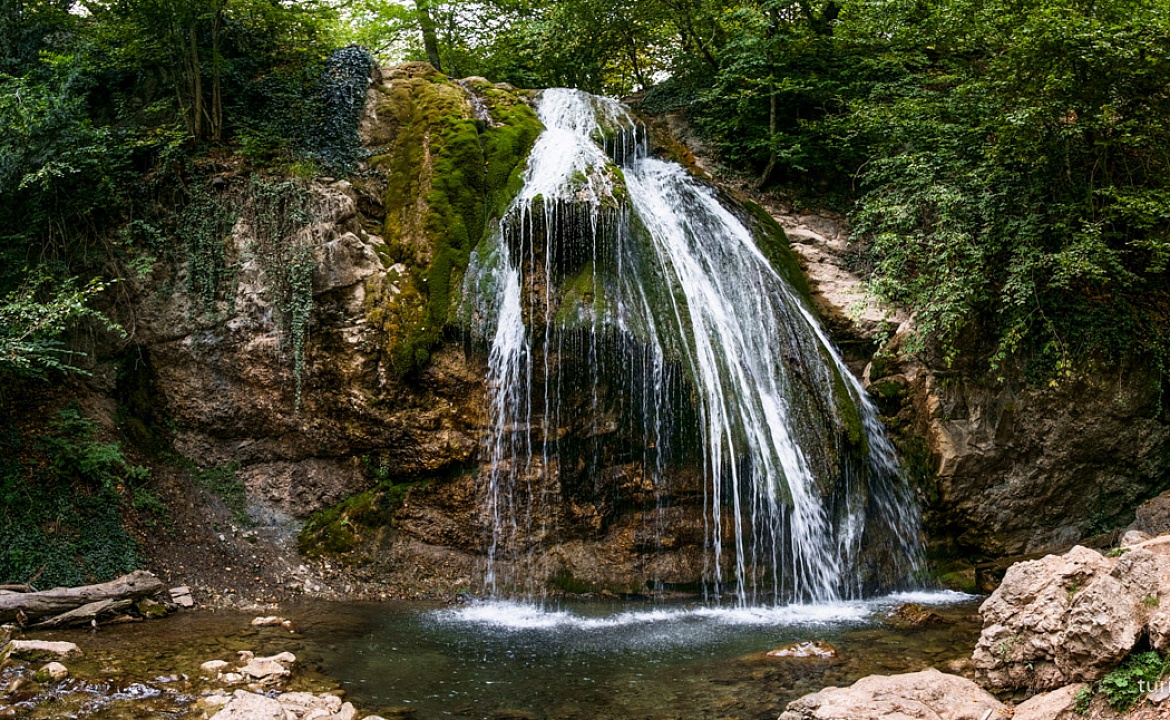 Водопад Джур-Джур. Фото взято с сайта: https://turisticum.ru/