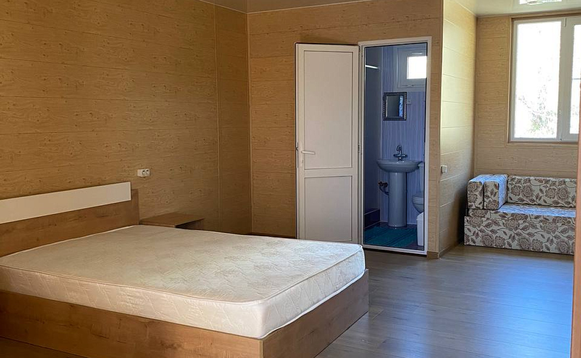 Семейный четырехместный плюс дополнительные места. Гостевой дом Домик у моря. Якорная Щель