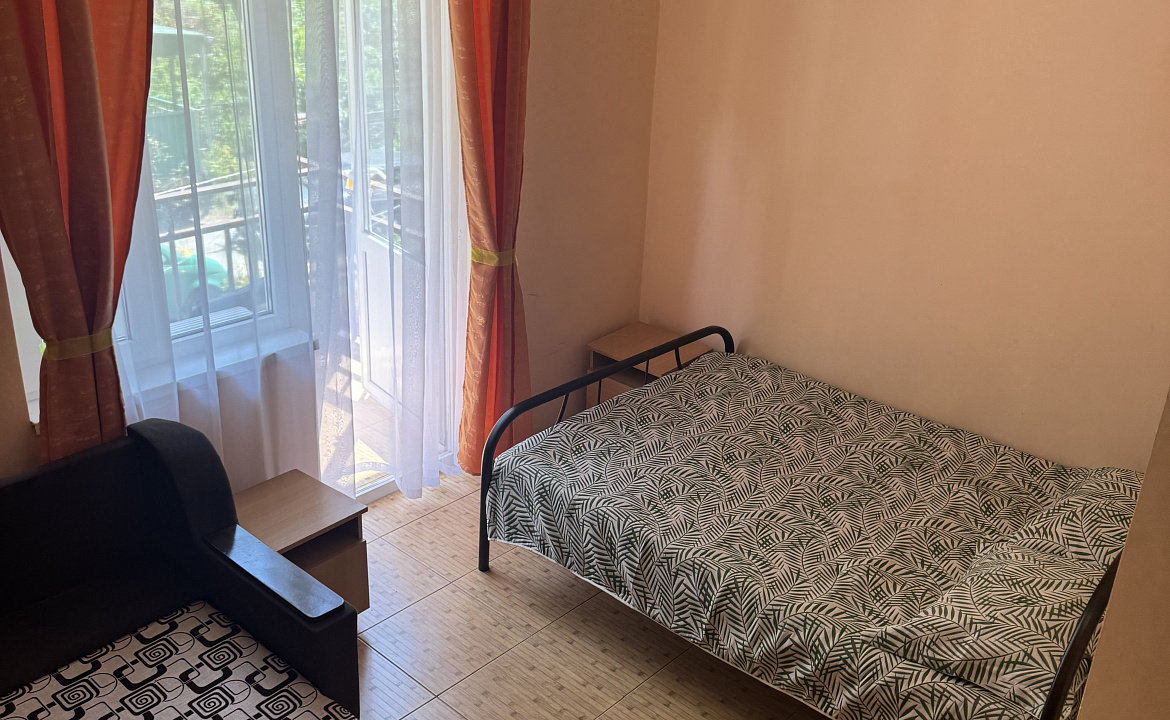 1 комнатный номер с балконом  . Гостевой дом "Пантера". Гагра