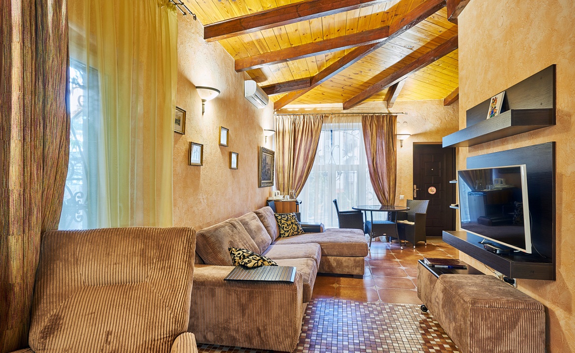 Коттедж с камином. Гостевой дом "KuprInn". Балаклава