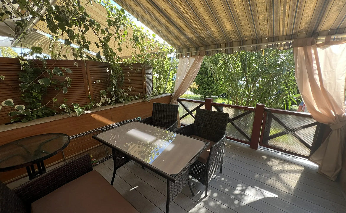 Апартамент с террасой 14к2. Светлая квартира с террасой и морем. Дагомыс