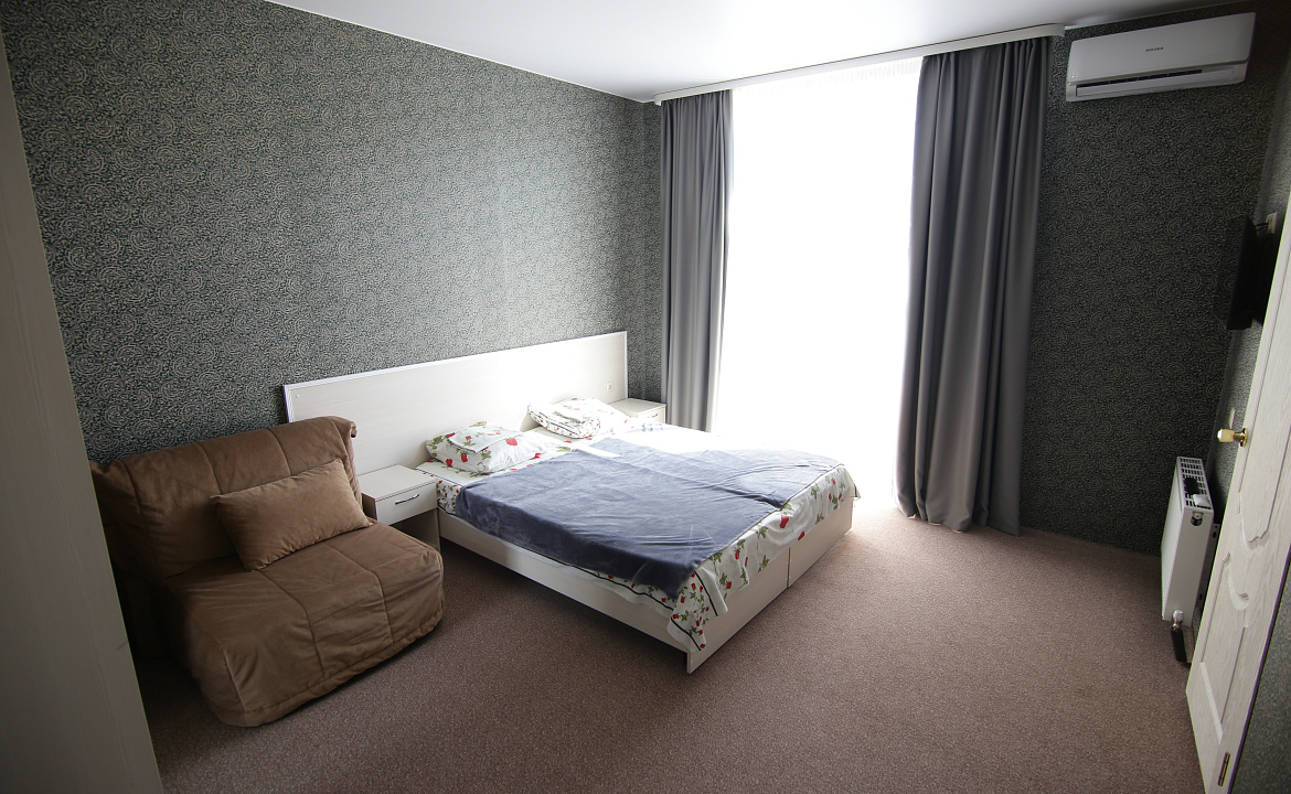 Апартаменты с террасой на 3-х человек. Гостевой дом "МЕЛИС". Дивноморское