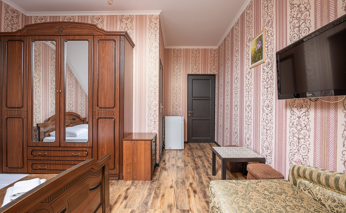 Трёхместный стандарт. Мини отель «Эдельвейс». Адлер