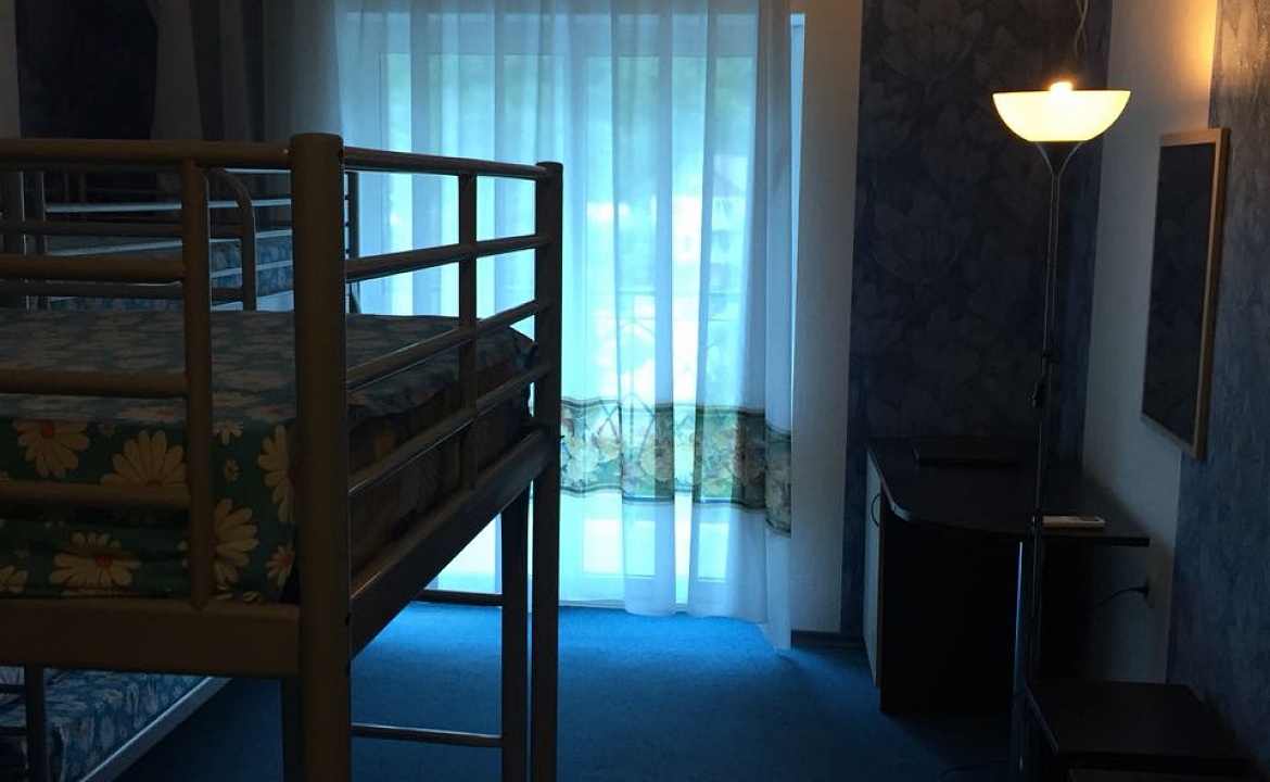 Четырехместный с видом  на горы верхний этаж. Гостиница "Парадиз". Ольгинка