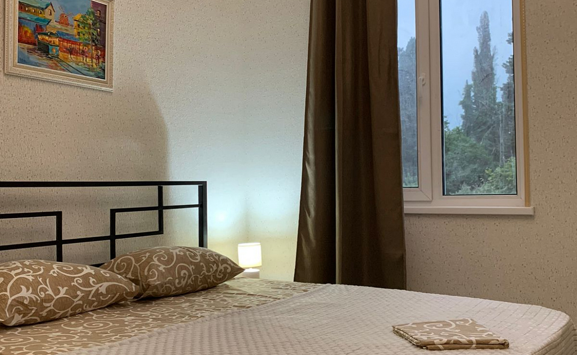 Апартаменты с кухней на два номера. Гостевой дом ЭЙВА. Пицунда