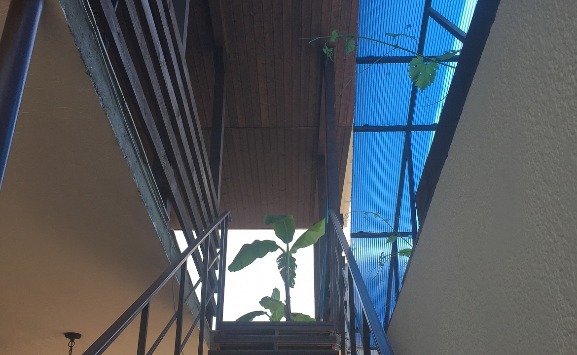 Четырехместный «Люкс» с балконом. Гостевой дом на Комарова 17. Витязево