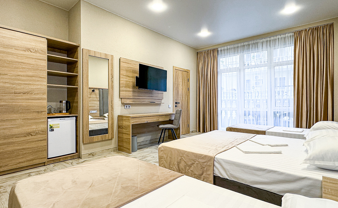 Корпус 2 Delux 4-х местный (с балконом). Anzhelina Family Hotel. Витязево