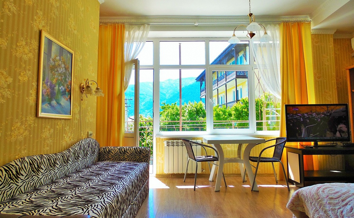 Апартаменты 1-комнатные. Гостевой дом У камина. Ялта