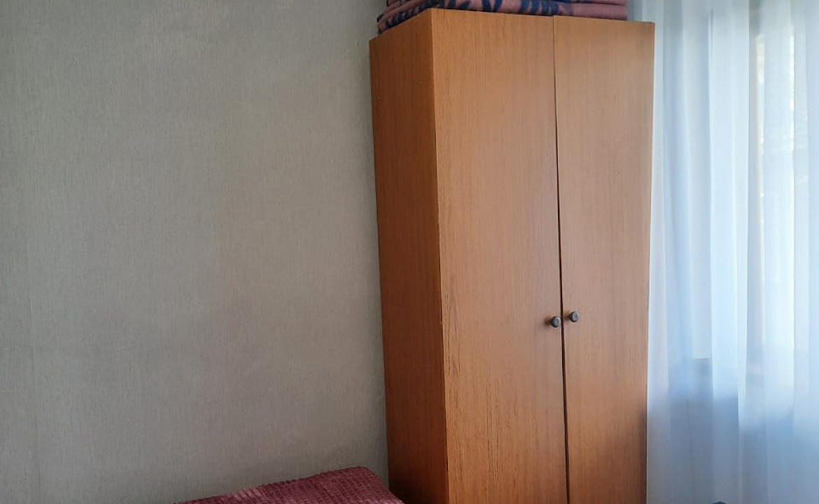 Трехместный удобства на этаже.. Гостевой дом "Галина" . Вишневка