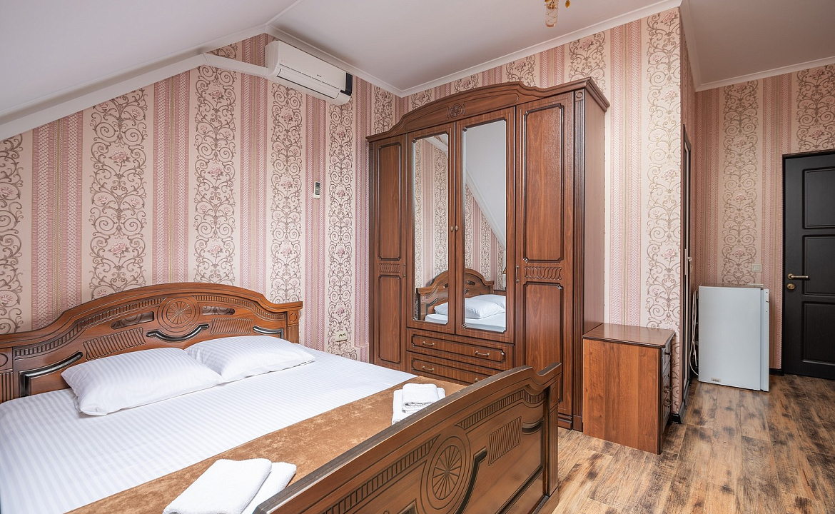 Трёхместный стандарт. Мини отель «Эдельвейс». Адлер