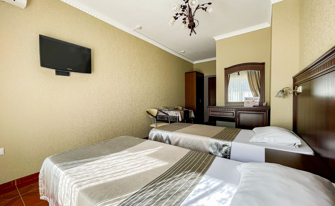 Полулюкс 2-х местный (с балконом). Anzhelina Family Hotel. Витязево