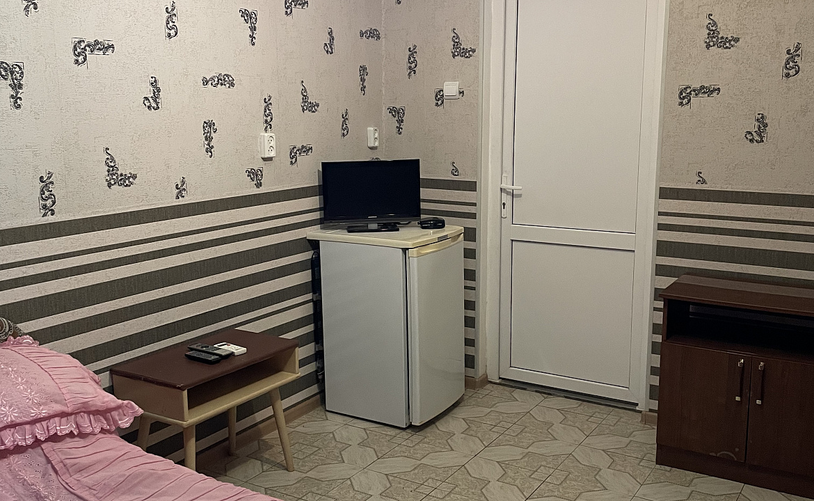 Домик . Гостевой дом У Наталии . Джубга