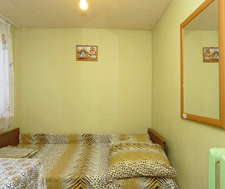 Двухместная комната эконом 2й этаж. Частный сектор Жилье у моря. 