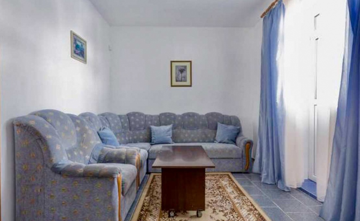 Трехместный номер с удобствами на блок. Гостиница "Алекс". Витязево