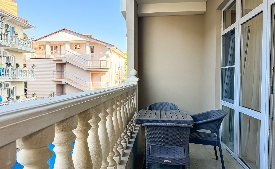 Корпус 2 Delux 4-х местный (с балконом). Anzhelina Family Hotel. Витязево