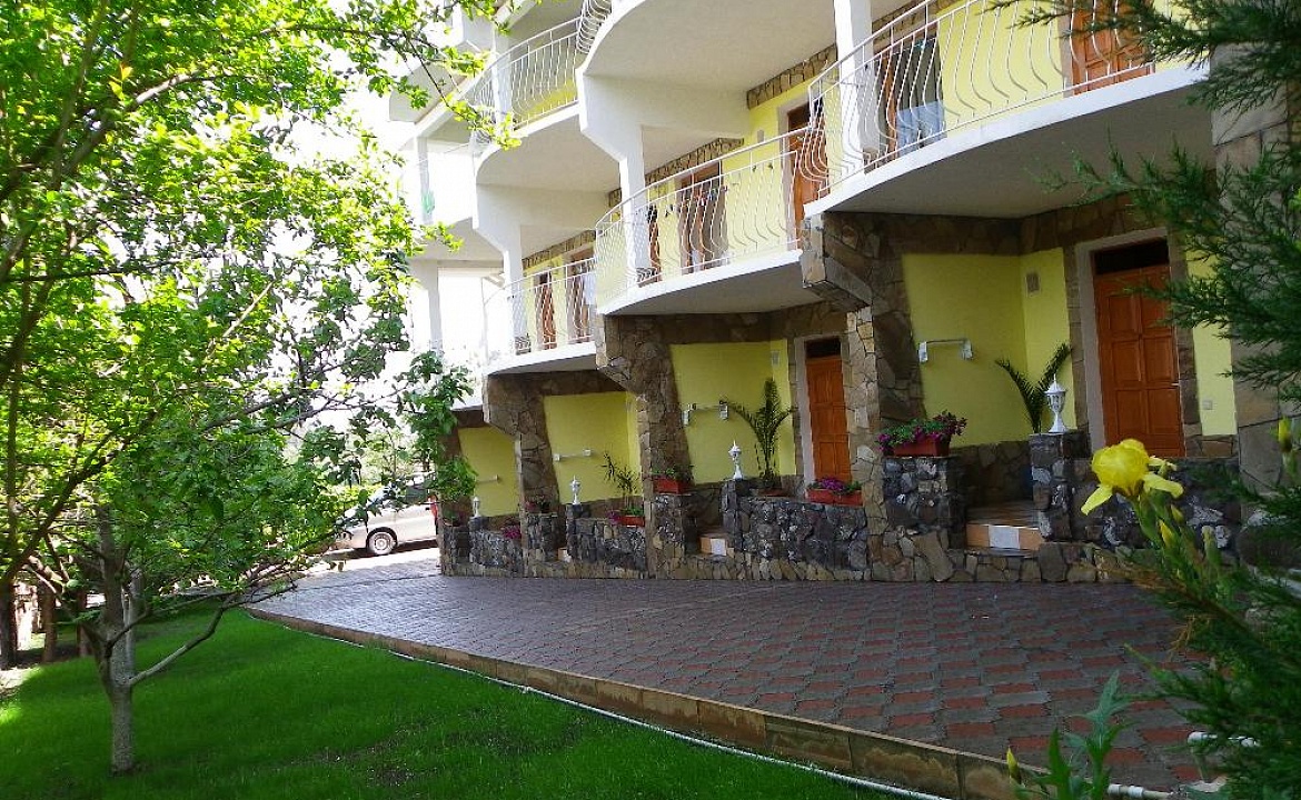 Корпус на ул.Подгорной,27 - Стандарт 150 м спуск к морю. Частное домовладение КАТЮША. Малореченское