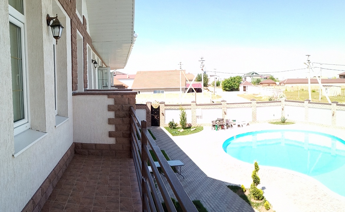 Двухкомнатный номер с балконом «Люкс/Luxe». Гостевой дом  Vega. Заозерное Двухкомнатный номер с балконом «Люкс/Luxe». Гостевой дом  Vega. Заозерное