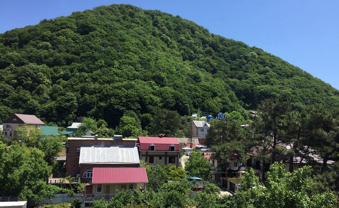 Четырехместный с видом  на горы верхний этаж. Гостиница "Парадиз". Ольгинка