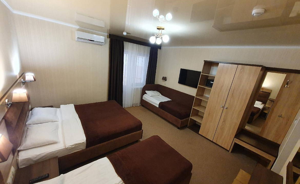 4-х местный стандарт. Отель Золотой **. Саки