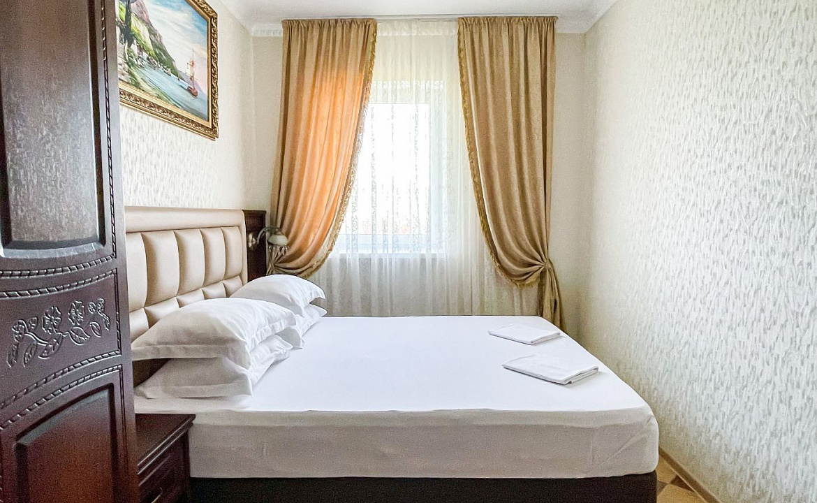 Люкс 2-х комнатный (малый) с балконом. Anzhelina Family Hotel. Витязево