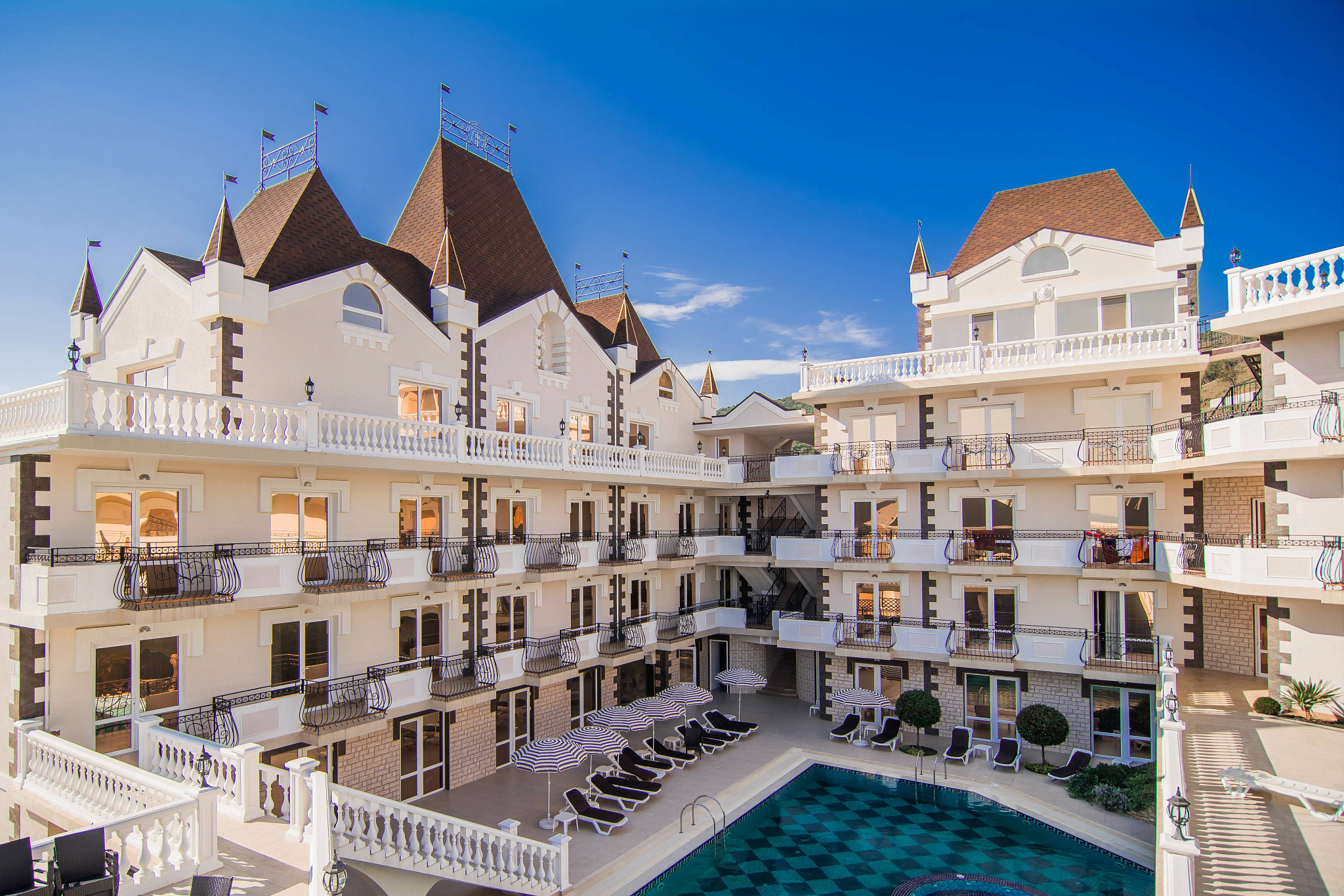 . Отель «Камелот». Малореченское