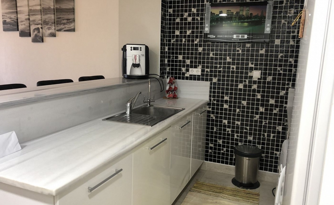 Апартаменты . Квартира в многоквартирном доме Апартаменты . Алушта