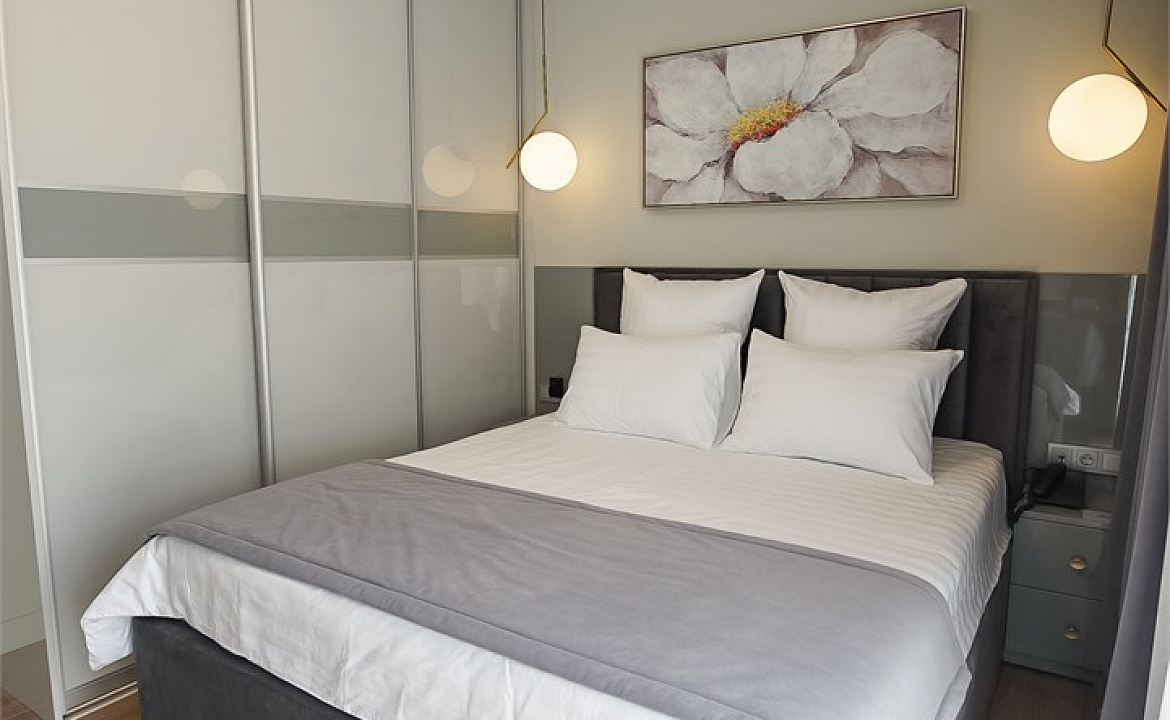 Люкс с отдельной спальней. Гостиница "The White Residence". Сочи