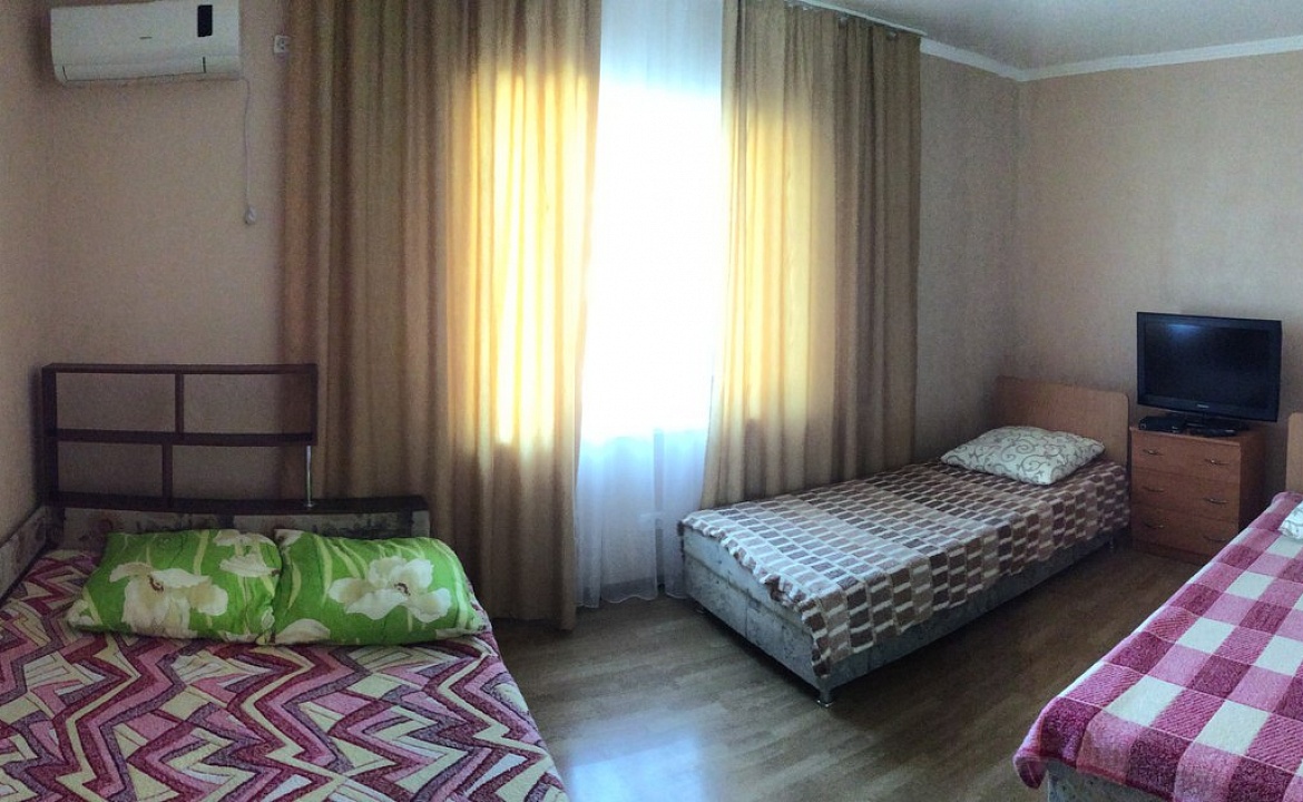 2х комнатный Номер на 6-7 человек. Гостевой дом ГРИГОРИЙ. Орджоникидзе