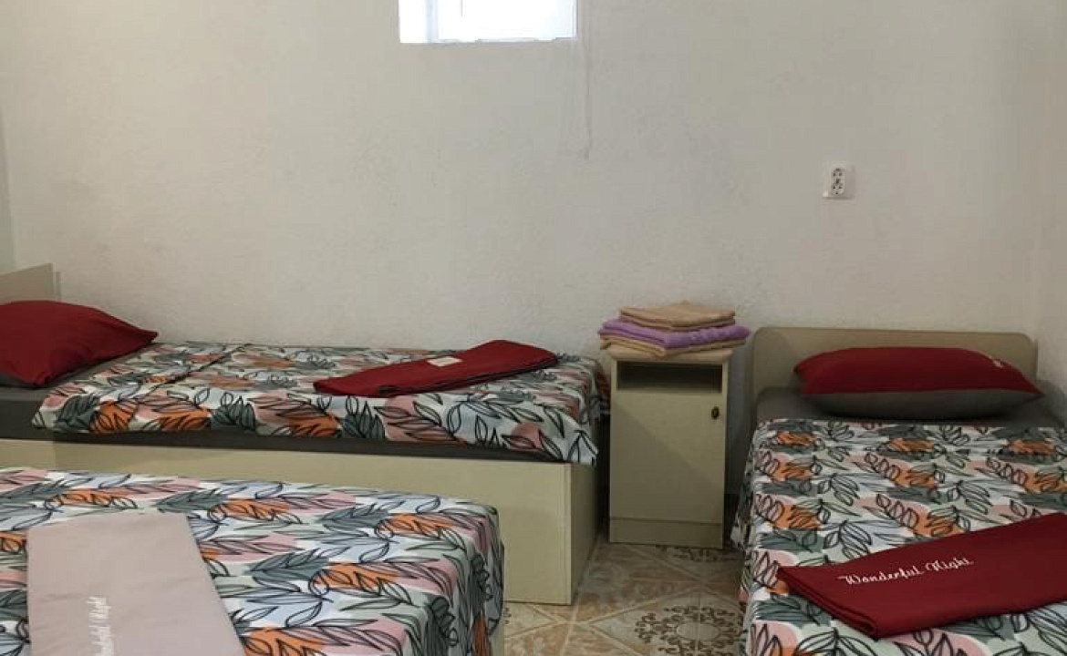 Четырёхместный номер . Гостевой дом Гармония - Витязево. Витязево