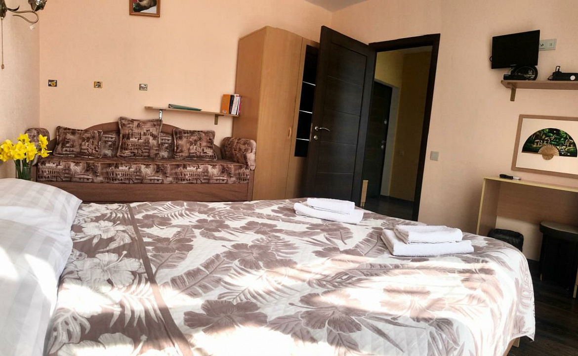 Семейный номер с кухней и видом на море и горы Ай-Петри. Отель Апарт отель "Дуэт". Ялта