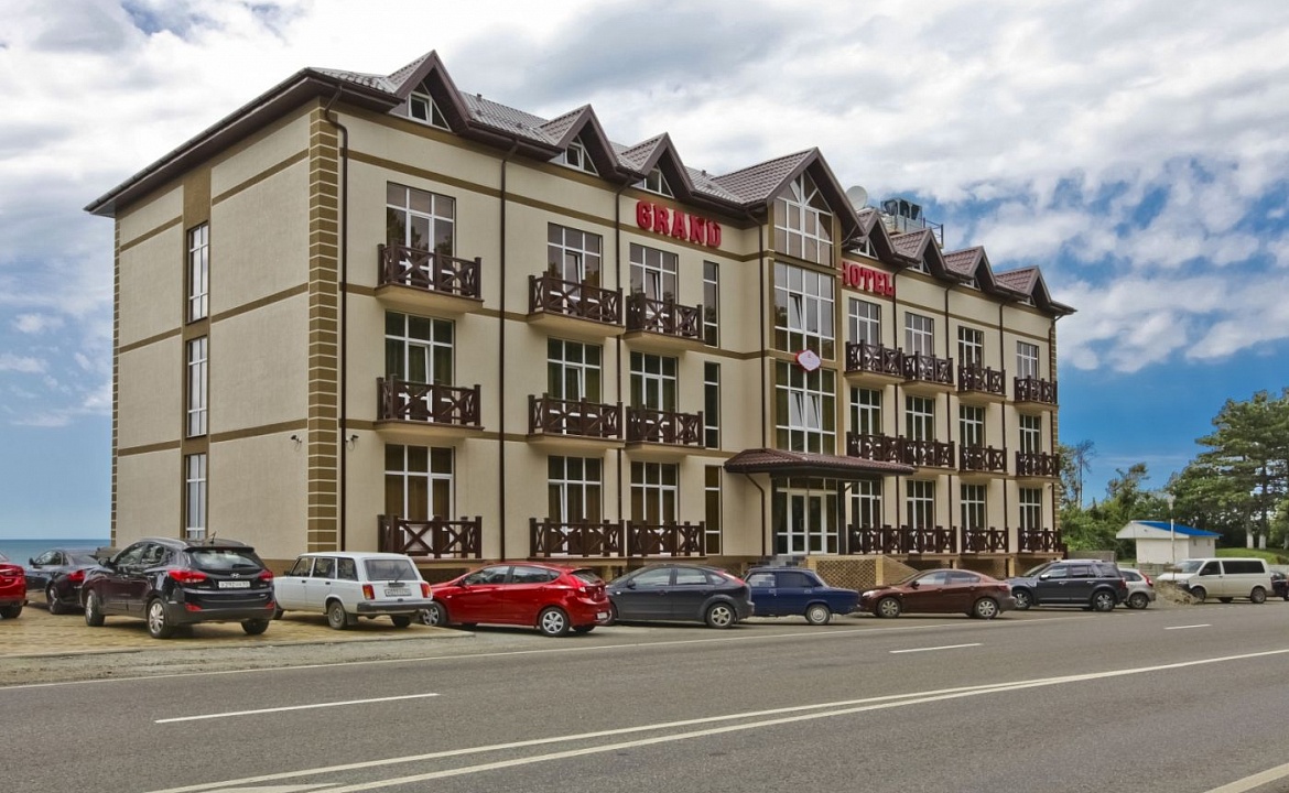 «Семейный» (мансарда 4 этаж, без балкона). Отель «RIVIERA GRAND HOTEL». Лермонтово