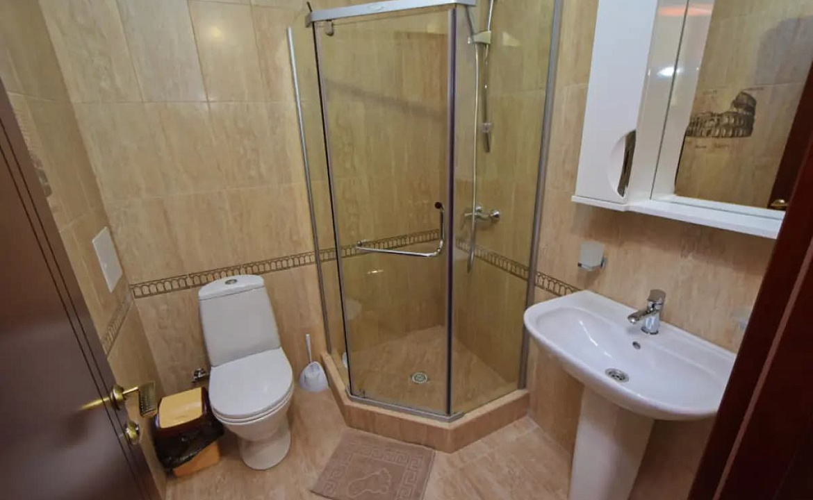 Двухместный номер без балкона на цоколе. Отель КАСТРО. Кабардинка