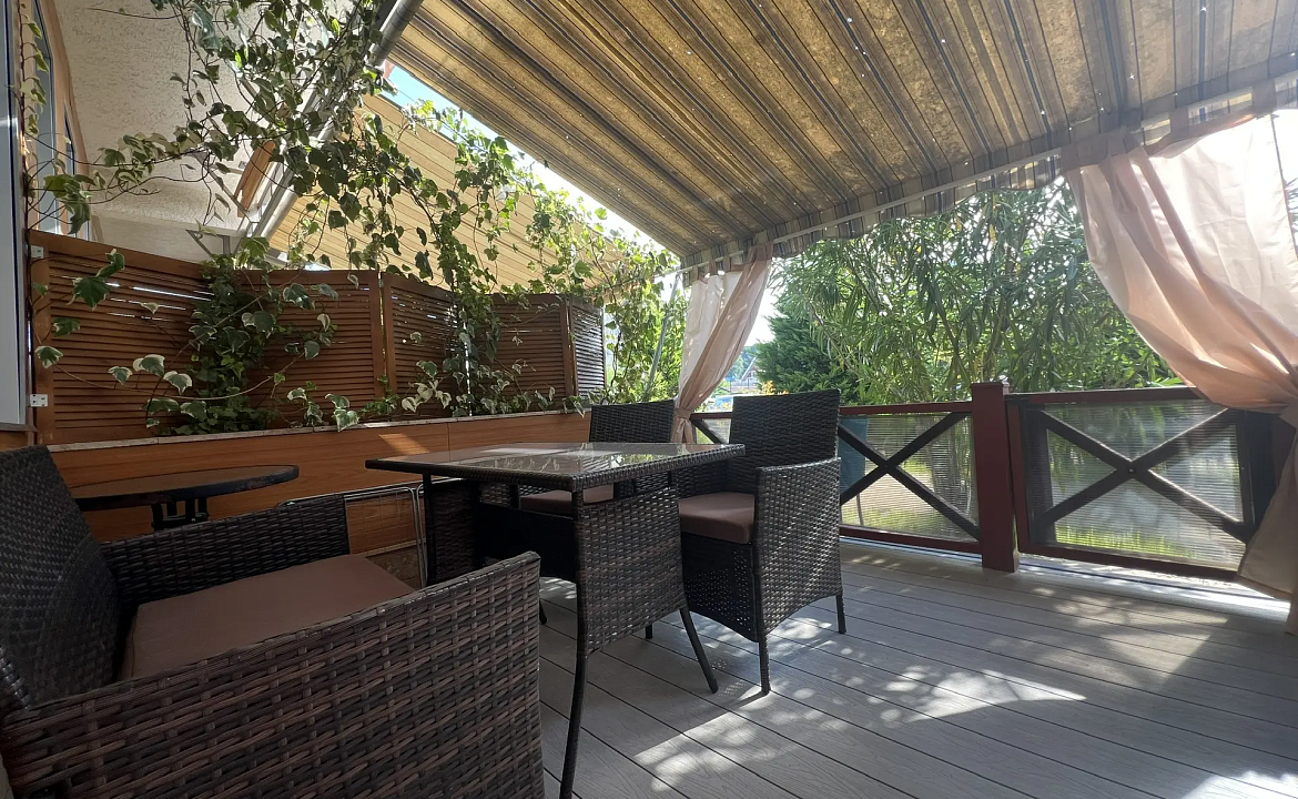 Апартамент с террасой 14к2. Светлая квартира с террасой и морем. Дагомыс