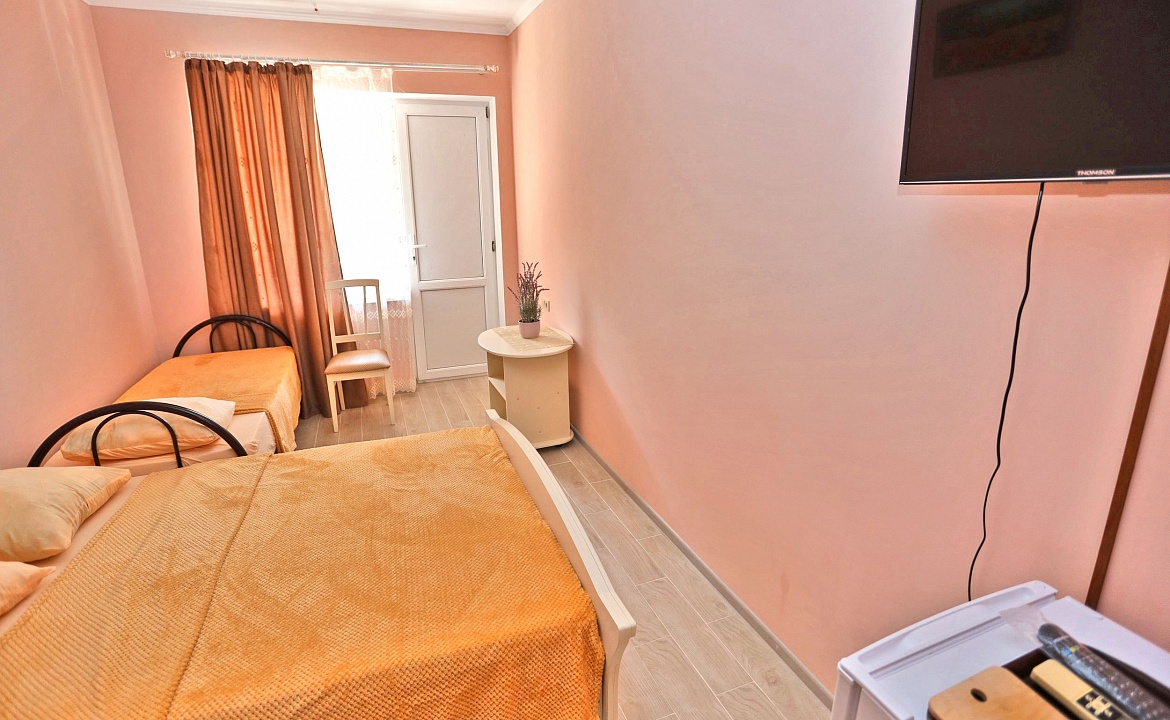 3х местный стандартный номер. Гостевой дом Надежда - Витязево. Витязево 3х местный стандартный номер. Гостевой дом Надежда - Витязево. Витязево