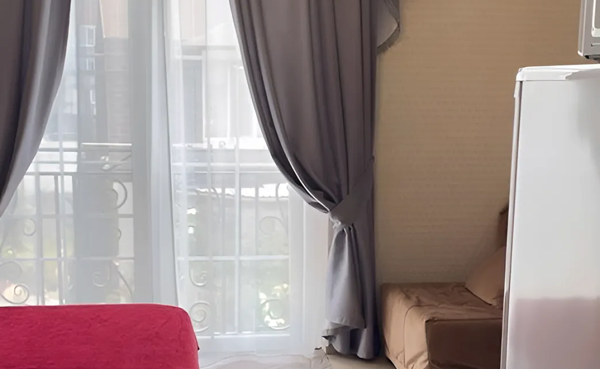 Апартаменты студия на 3-х человек с французским балконом. Гостевой дом "МЕЛИС". Дивноморское