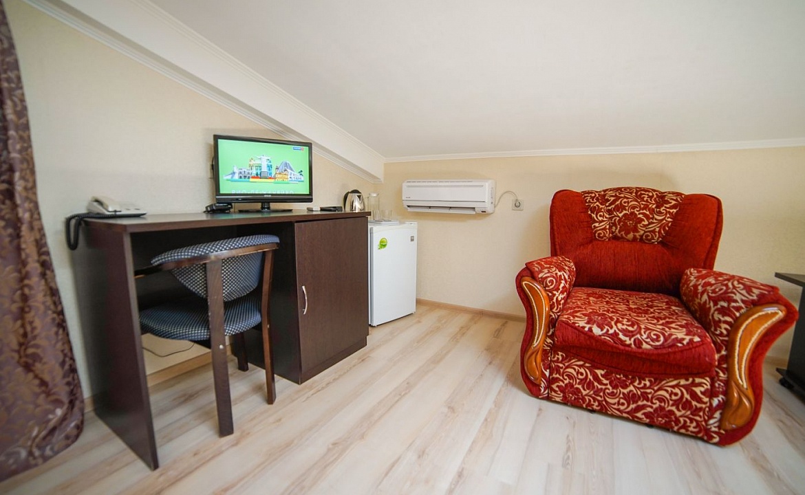 Стандарт 2-местный мансардный. Отель Робинзон. Анапа