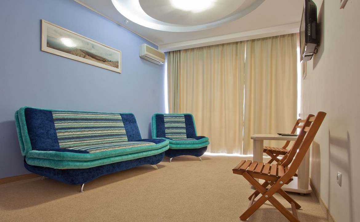 Двухкомнатный с частичным видом на море. Гостиница "Санта Барбара". Утёс